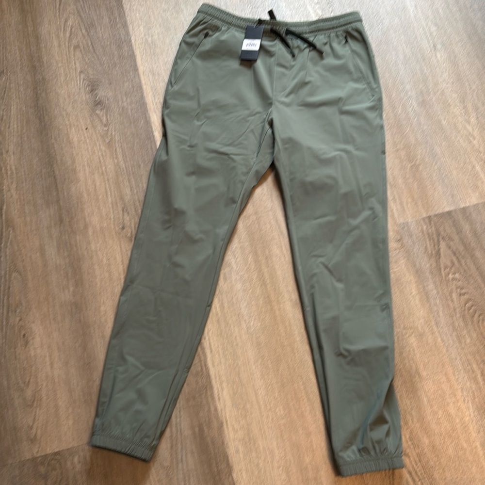 NWT UNRL men’s In-Flex Jogger III, size medium, sage